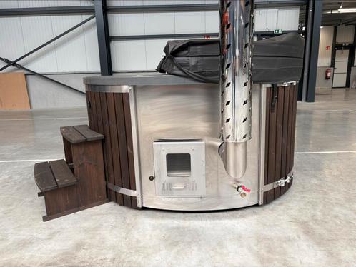 HOTTUB full option!, Tuin en Terras, Bubbelbaden en Hottubs, Zo goed als nieuw, Filter, Pomp, Trap, Verzenden