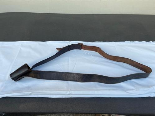 Oude lederen draagriem vlag vaandel bandelier, Verzamelen, Militaria | Algemeen, Ophalen of Verzenden