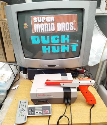 Nintendo NES action set super Mario Bros +  TV qui va bien a beschikbaar voor biedingen
