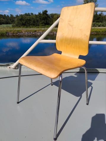 4 Multiplex kantine stoelen beschikbaar voor biedingen