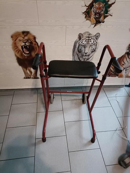 Tribune deambulateur avec 2 roues 2 pieds et assise, Diversen, Rollators