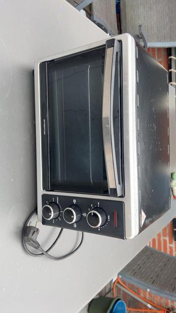 Inventum oven 2x gebruikt. Staat in de weg beschikbaar voor biedingen