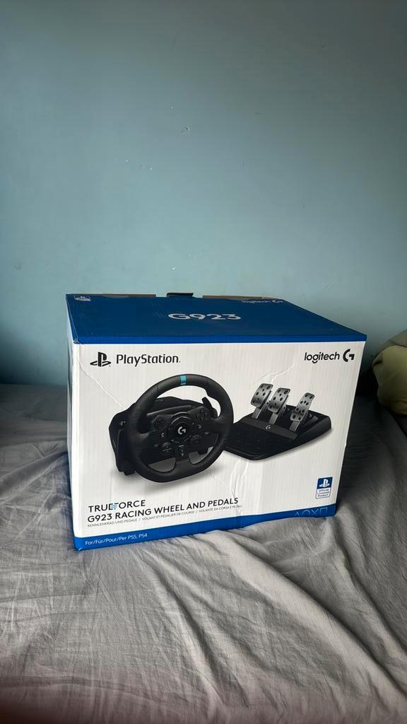 Logitech g923 racing wheel and pedals + garantie, Games en Spelcomputers, Spelcomputers | Sony Consoles | Accessoires, Zo goed als nieuw