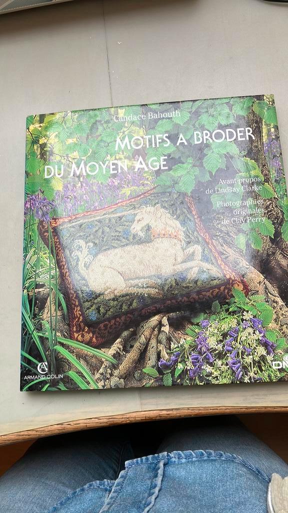 Borduurmotieven middeleeuwen, Hobby en Vrije tijd, Borduren en Borduurmachines, Gebruikt, Patroon, Handborduren, Ophalen of Verzenden