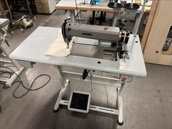 Industriele naaimachine juki rechtstikker nieuwe stil motor, Hobby en Vrije tijd, Naaimachines en Toebehoren, Gebruikt, Naaimachine