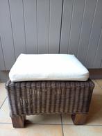 Rieten voetenbankje met kussen, Ophalen