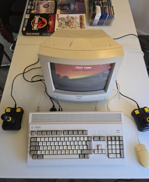 Commodore Amiga 1200 met console + games + joysticks, Computers en Software, Vintage Computers, Ophalen of Verzenden