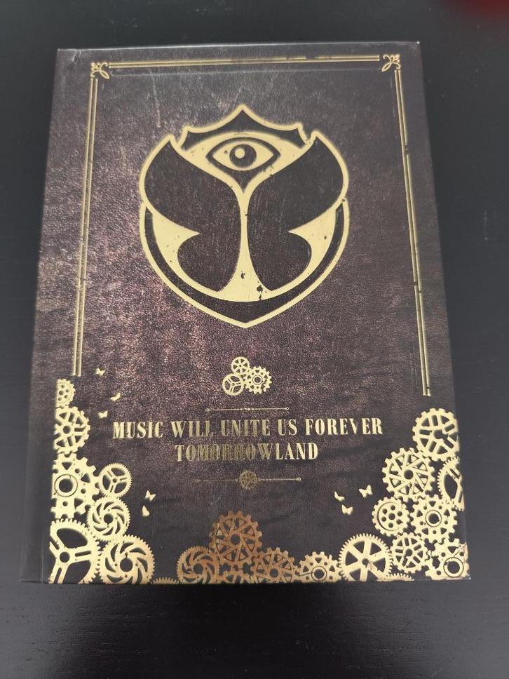 Tomorrowland - Music Will Unite Us Forever (3CD's en boekje), Cd's en Dvd's, Cd's | Dance en House, Zo goed als nieuw, Ophalen