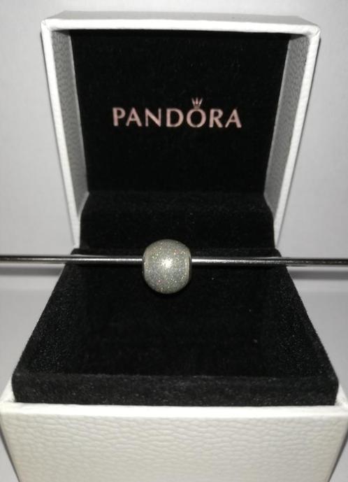 15 Pandora bedels zilver/goud, Handtassen en Accessoires, Bedels, Gebruikt, Pandora, Zilver, 4 bedels of meer, Met strass, Ophalen of Verzenden