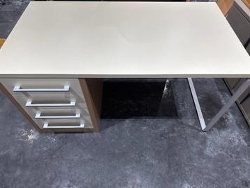 Schitterend NIEUW wit bureau  beschikbaar voor biedingen