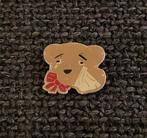 PIN - BEERTJE - TEDDY BEAR - TEDDYBEER - OURS EN PELUCHE, Envoi, Utilisé, Figurine, Insigne ou Pin's