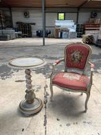 Antieke stoel met bijhorend tafeltje, Ophalen of Verzenden