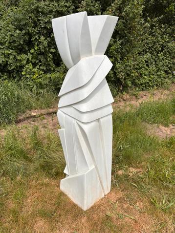 Tuinbeeld carrara marmer beschikbaar voor biedingen