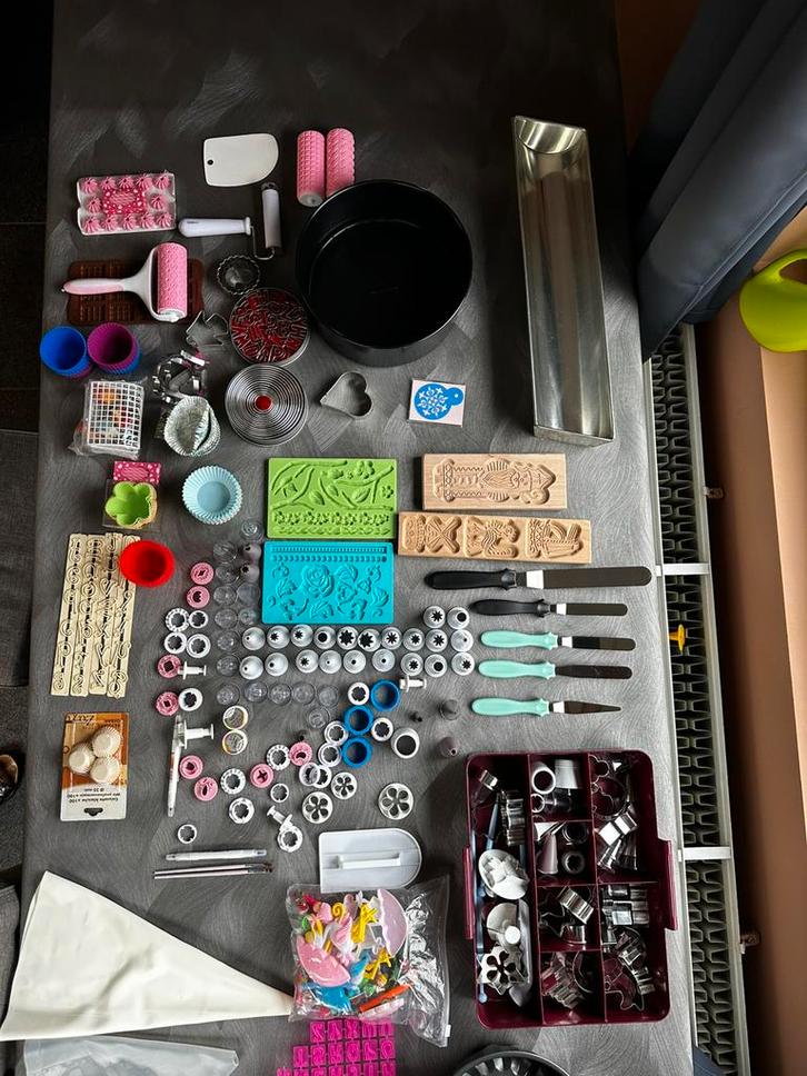 Reuze bakkist, Hobby en Vrije tijd, Taarten en Cupcakes maken, Zo goed als nieuw, Bakvorm, Taarten of Cupcakes, Ophalen of Verzenden
