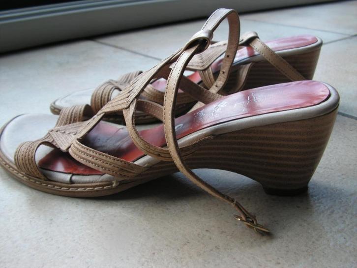 Paar damesschoenen Plage Privée., Kleding | Dames, Schoenen, Gedragen, Sandalen of Muiltjes, Beige, Ophalen of Verzenden