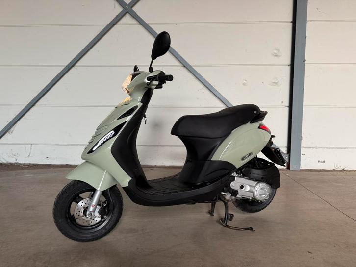 Piaggio zip A klasse 2022, Vélos & Vélomoteurs, Scooters | Piaggio, Utilisé, Zip, Classe A (25 km/h), Essence, Enlèvement