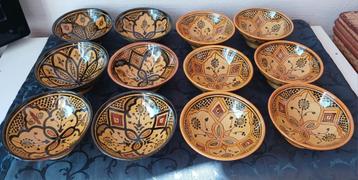 Handgemaakte keramische schalen, set van 12, traditionele on beschikbaar voor biedingen