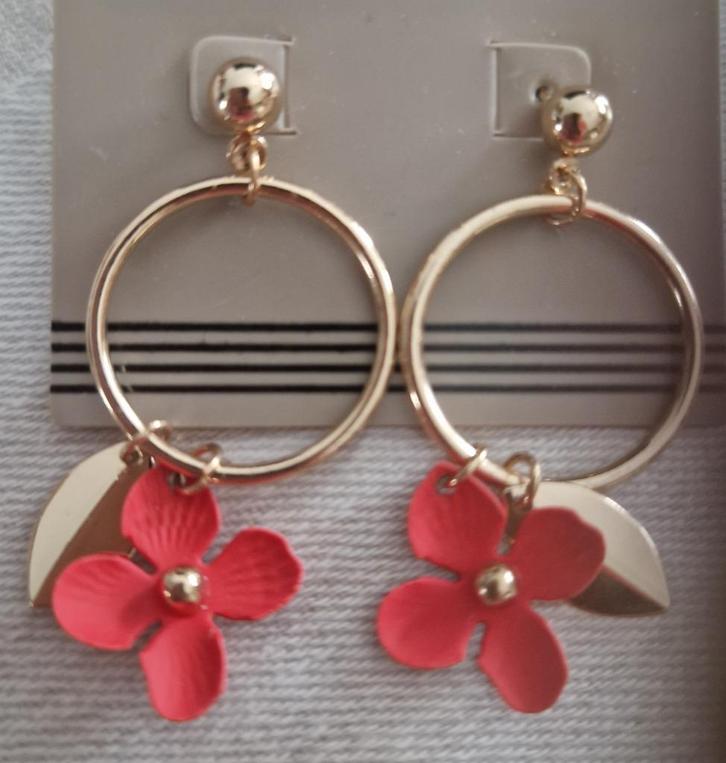Petites boucles d'oreilles neuves !, Handtassen en Accessoires, Oorbellen, Nieuw, Ophalen of Verzenden