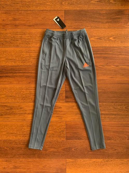 NIEUW > Training ADIDAS (S), Kleding | Heren, Broeken en Pantalons, Nieuw, Maat 46 (S) of kleiner, Grijs, Ophalen of Verzenden