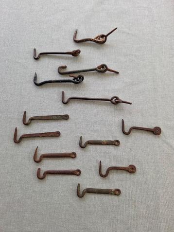 13 crochets de portail anciens, Enlèvement ou Envoi