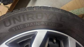 Winterbanden, velgen van plaatstaal en wieldoppen  beschikbaar voor biedingen