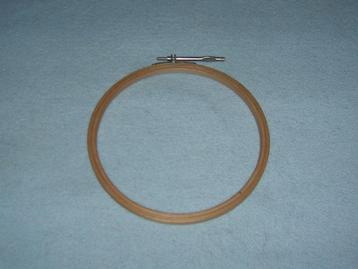 Borduurring 20 cm (hout), Enlèvement, Comme neuf, Broderies à la main