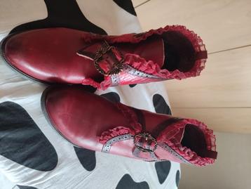 Dames botjes beschikbaar voor biedingen