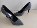 escarpin gris feutrine 37 comme neufs talon 10 cm Impeccable, Pumps, Ophalen of Verzenden, Zo goed als nieuw, Grijs
