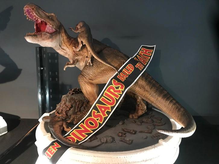 Prime 1 Rotunda T-rex vs Velociraptors, Verzamelen, Beelden en Beeldjes, Zo goed als nieuw, Ophalen