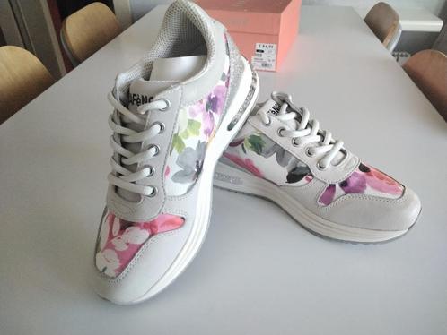 Leren sneakerschoenen voor dames - BLACK COFFEE /Pt. 37., Kleding | Dames, Schoenen, Zo goed als nieuw, Sneakers, Ophalen of Verzenden