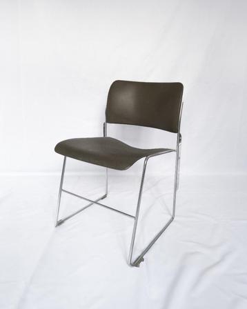 6 stapelbare 40/4 stoelen van David Rowland beschikbaar voor biedingen