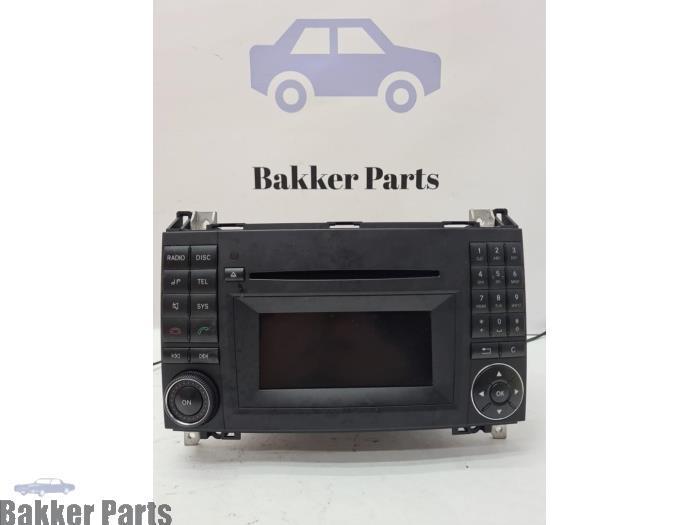 Radio CD Speler van een Mercedes B-Klasse, Auto-onderdelen, Elektronica en Kabels, Mercedes-Benz, Gebruikt, 3 maanden garantie