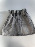 Grijze jeansrok van Zara maat 128, Kinderen en Baby's, Kinderkleding | Maat 128, Meisje, Ophalen of Verzenden, Zo goed als nieuw