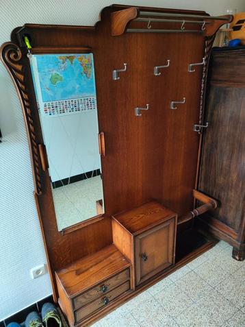 Oud kapstok meubel