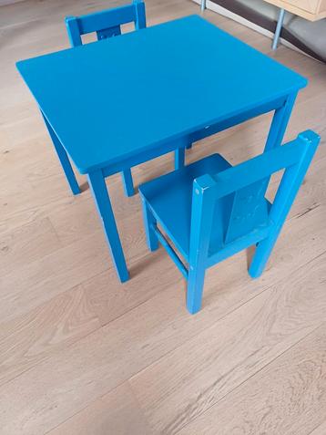 Tafel en stoelen voor kinderen