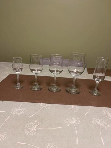 Glazen te koop beschikbaar voor biedingen
