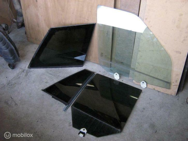 Zijruit Range Rover Sport L320 Zijraam zijruiten raam ruit, Auto-onderdelen, Ruiten en Toebehoren, Land Rover, Gebruikt, Ophalen of Verzenden