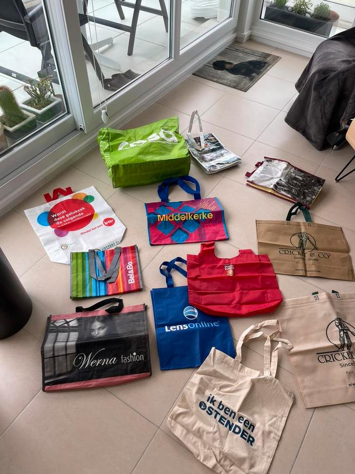 11 nieuwe handtassen winkeltassen, Handtassen en Accessoires, Koffers, Zo goed als nieuw, Ophalen of Verzenden