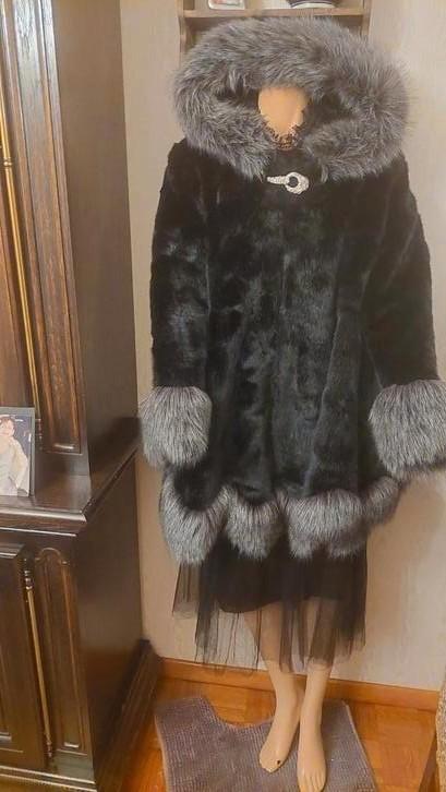 Manteau fourrure sublime  avec bonnet 35 euros, Kleding | Dames, Overige Dameskleding, Nieuw, Ophalen