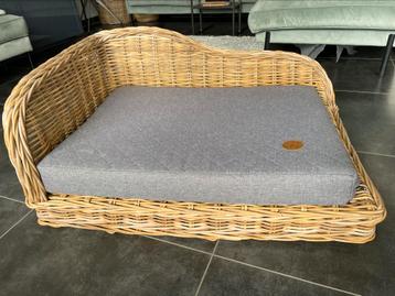 Rieten honden mand 90x70x40 beschikbaar voor biedingen