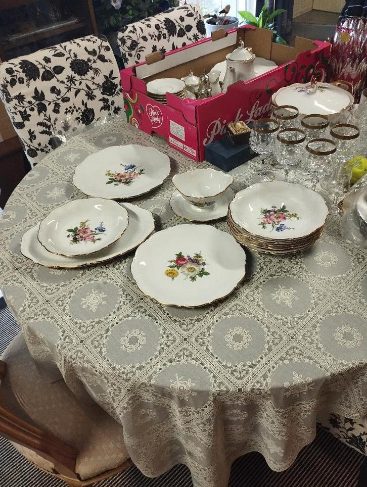 Servies Hutschenreuter 6 personen - Glazen Val St. Lambert, Antiek en Kunst, Antiek | Servies compleet, Ophalen