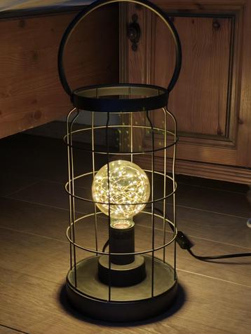 Toffe lamp beschikbaar voor biedingen