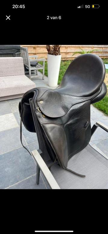 Selle de dressage Knight Rider 17,5 pouces, Animaux & Accessoires, Enlèvement, Comme neuf, Dressage