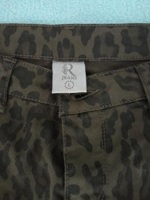Rinascimento Jeans luipaard camouflage print Mt L nieuw, Kleding | Dames, Broeken en Pantalons, Nieuw, Maat 42/44 (L), Groen, Lang