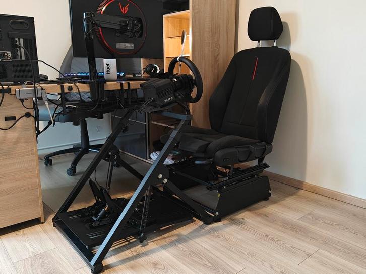 Volledige sim racing setup - stuur/pedalen/frame/BMW-stoel, Games en Spelcomputers, Spelcomputers | Overige Accessoires, Zo goed als nieuw