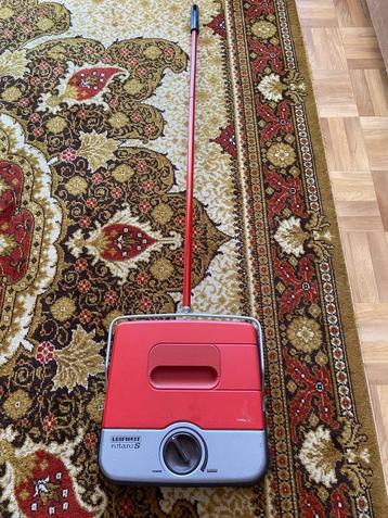 Balai mécanique vintage beschikbaar voor biedingen