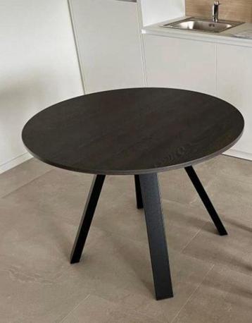 Ronde eettafel  beschikbaar voor biedingen