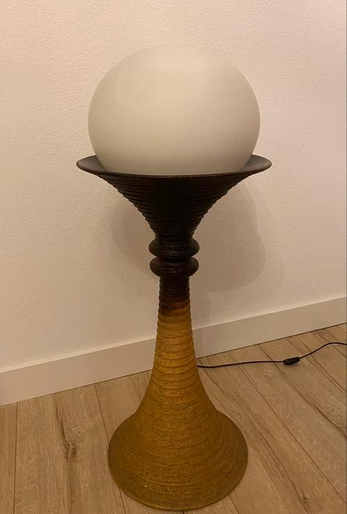Vintage Doria vloerlamp keramiek met glazen bol, Huis en Inrichting, Lampen | Vloerlampen, Gebruikt, 100 tot 150 cm, Glas, Overige materialen