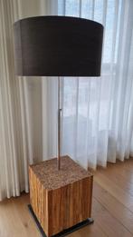 Stijlvolle en sfeervolle staanlamp van de Octa Collection, Unieke staanlamp, past in elk interieur, hout en metaal, 100 tot 150 cm