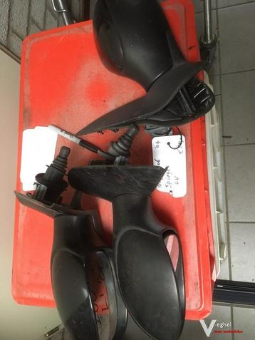 Peugeot 206 2001 spiegel links handbediend  beschikbaar voor biedingen